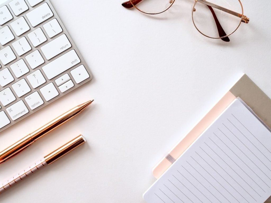 pen-near-black-lined-paper-and-eyeglasses-q10vitrvyum